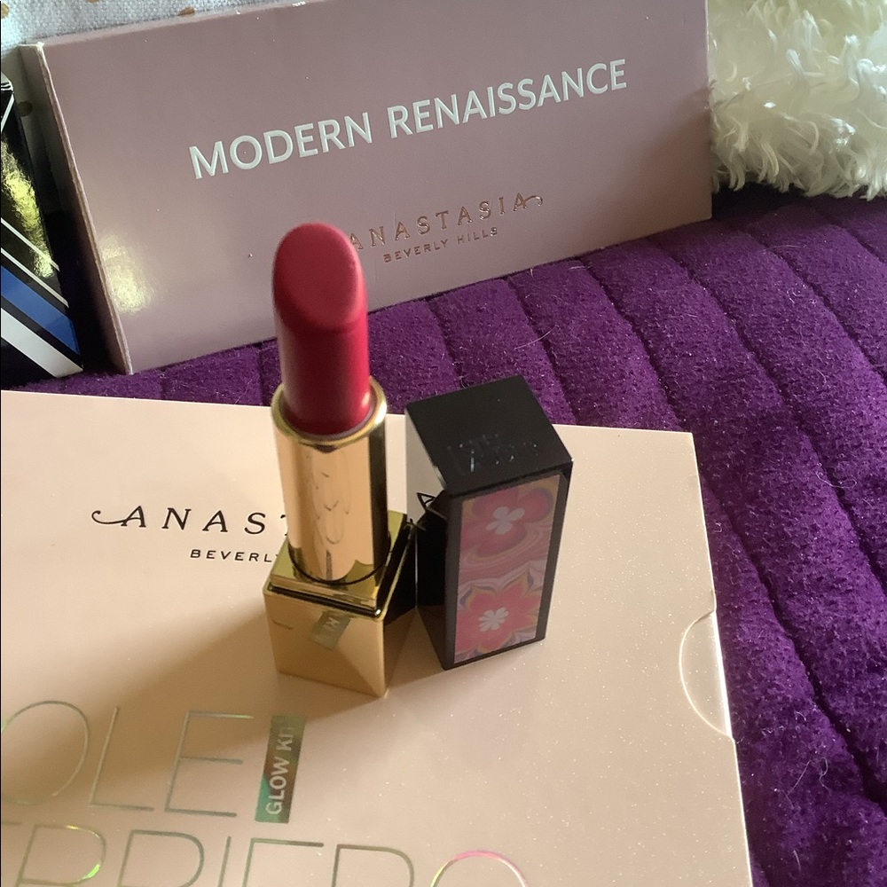 Estée Lauder Red Lipstick